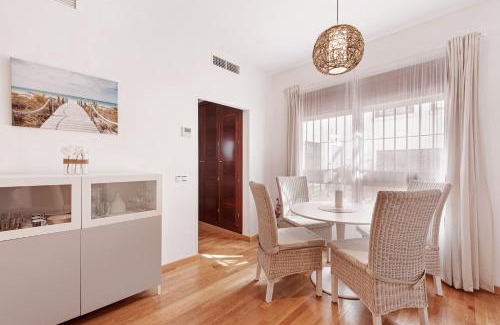 La Victoria Apartment | Piscina, patio privado y aparcamiento