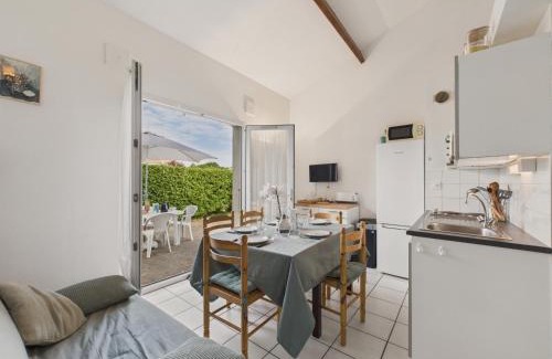 Saint-Vincent-sur-Jard House | Piscine commune, terrasse, maison pour 5