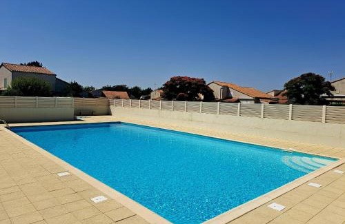 Saint-Vincent-sur-Jard House | Piscine commune, terrasse, maison pour 5