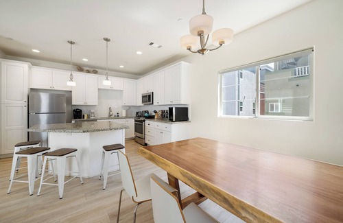 Downtown House | PISMO BEACH, CALIFORNIA - Vacation beach home on PCH - full ocean view top patio