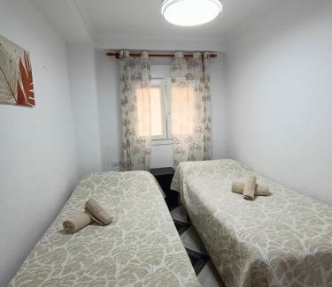 Cadiz Apartment | Piso calidad precio junto a la Playa de la Victoria