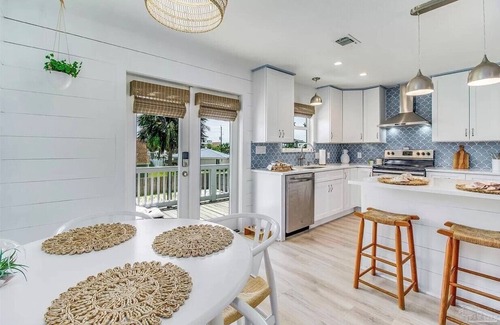 Pensacola Beach Cottage | Pissitaway Getaway