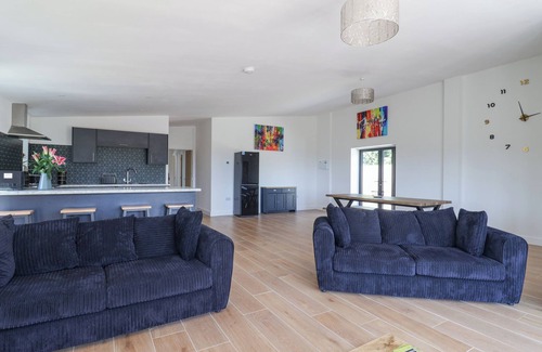 Honiton Cottage | PIT CLOSE, pet friendly, luxury holiday cottage in Dalwood