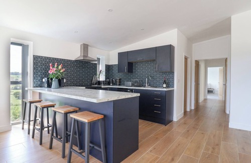 Honiton Cottage | PIT CLOSE, pet friendly, luxury holiday cottage in Dalwood