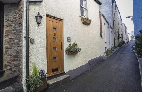 Dartmouth House | Pixie Cottage