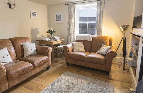 Dartmouth House | Pixie Cottage