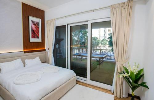 Palm Jumeirah Apartment | PJ- Luxury Palm Jumeirah Beachfront Apartment