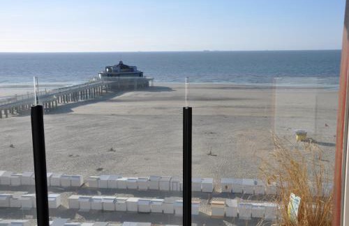 Blankenberge Apartment | Place 2 SEA - Appartement frontaal zeezicht - strand - Zeedijk - nabij Brugge