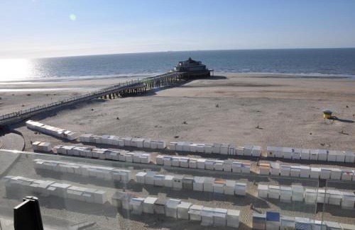 Blankenberge Apartment | Place 2 SEA - Appartement frontaal zeezicht - strand - Zeedijk - nabij Brugge