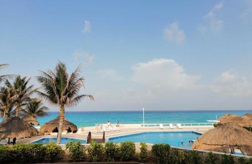 Zona Hotelera Apartment | Placentero depa en mar caribe!