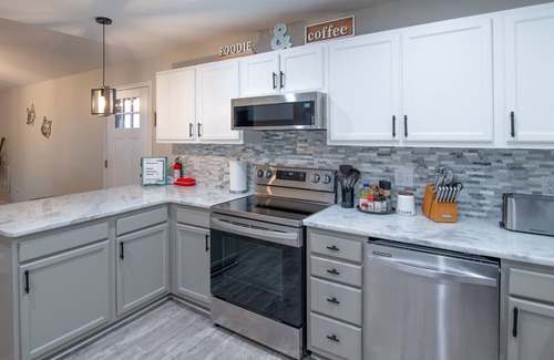 Beech Mountain Ski Chalet | Placid Mountain Retreat @ top of Beech-close to golf course-paved road