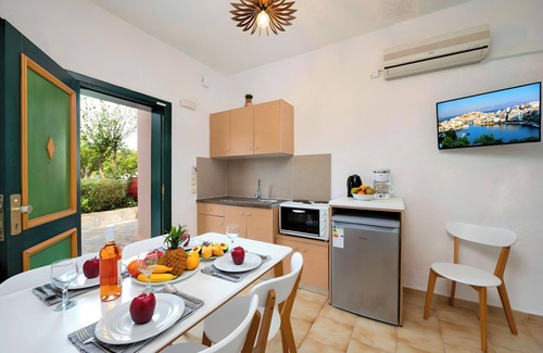 Istron Apartment | Plaisir Beachside Apts