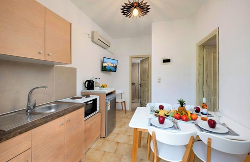 Istron Apartment | Plaisir Beachside Apts