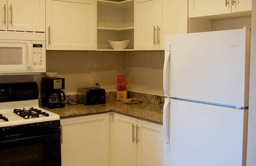 Palm Springs Condo | Planet Claire - Swanky Palm Springs Condo sleeps 2-4
