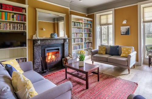 Efailnewydd House | Plas Efailnewydd
