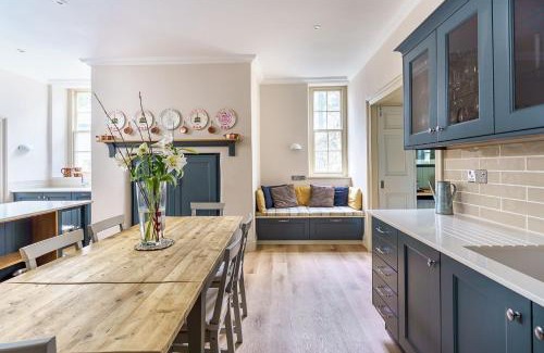Efailnewydd House | Plas Efailnewydd
