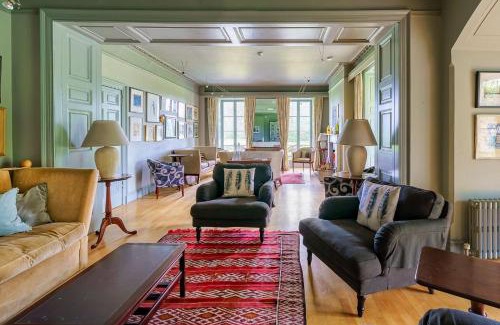 Efailnewydd House | Plas Efailnewydd