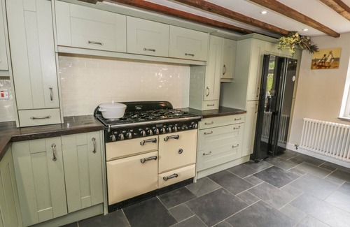 Llandwrog Cottage | Plas Mawr