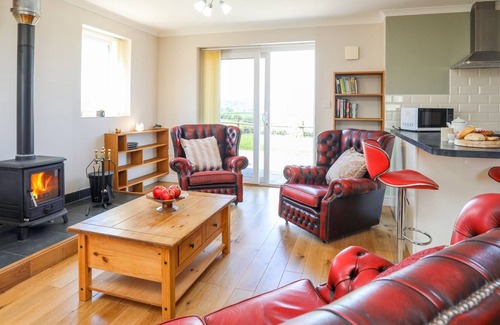 Llanddeusant Cottage | PLAS Y BRAIN UCHAF, pet friendly, with open fire in Cemaes Bay