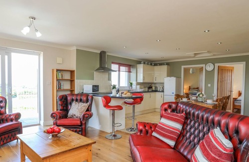 Llanddeusant Cottage | PLAS Y BRAIN UCHAF, pet friendly, with open fire in Cemaes Bay