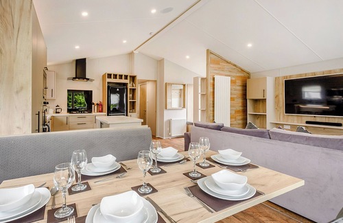 Mablethorpe Ski Chalet | Platinum Lakeview Lodge Sleeps 4