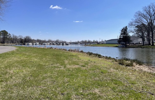 Carbondale RV Rental | PLAY PORT MARINA. Eclipse Hot Spot. Lake front campsite. North Lot parking