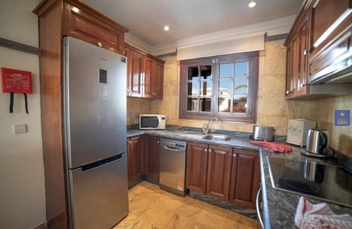 Montana Roja Villa | Playa Blanca Private Pool & Air Conditioning with separate Annexe available.