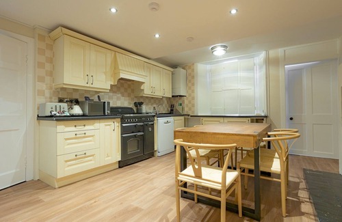 St. Andrews Ski Chalet | Playfair Terrace (No 6A)