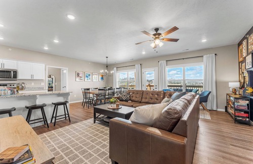 Branson West House | Playful Comfort Meets Ozark Autumn- Dog friendly, Step-free entry, and near SDC