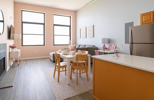 Downtown Cleveland Apartment | Playhouse Square: Downtown, Rock Hall, Clinic, CSU
