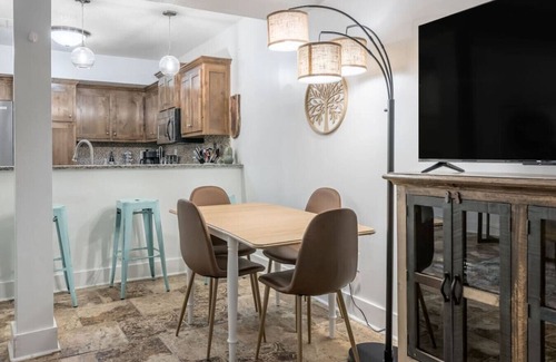 West Plaza Apartment | Plaza Condo: Luxe Retreat, 30 Night Minimum