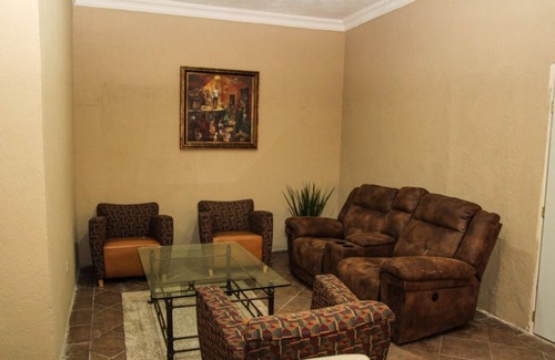 Obrera Apartment | PLAZA GOYA 18 PERSON SUPER SUITE