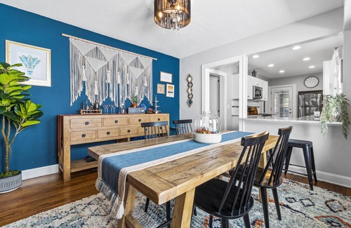 West Plaza House | Plaza Perch -Walk to Plaza & Westport!