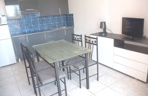 Marseillan Plage Apartment | Pleasant and bright flat with air conditioning