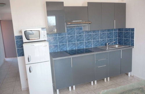 Marseillan Plage Apartment | Pleasant and bright flat with air conditioning