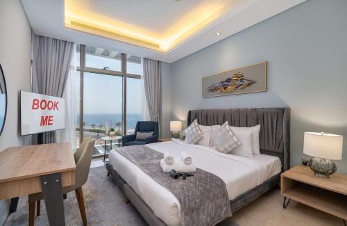 Palm Jumeirah Apartment | Pleasant Apartment with Beach Access, sleeps 6!