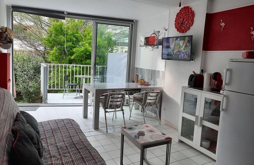 Le Couchant Apartment | Pleasant, bright P2 - sleeps 5 with WIFI