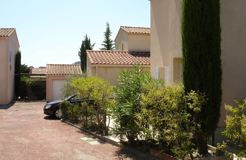 Vaison-la-Romaine House | Pleasant, comfortable house in a quiet residence with swimming pool.