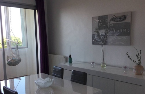Montredon Apartment | Pleasant duplex of 100 m2 overlooking the sea and the hills, 5 mins from the beach.