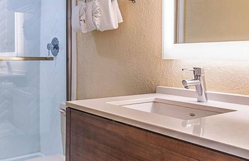 Miami Springs Hotel | Pleasant Stay, Convenient Location! 3 Pleasant Units, Pool, Near Marlins Park