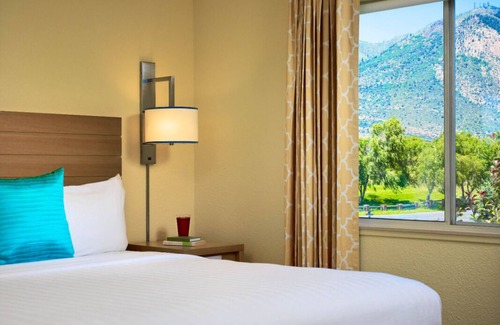 Flagstaff Resort | Pleasant Stay, Convenient Location! Near Bushmaster Park, Pets are Allowed