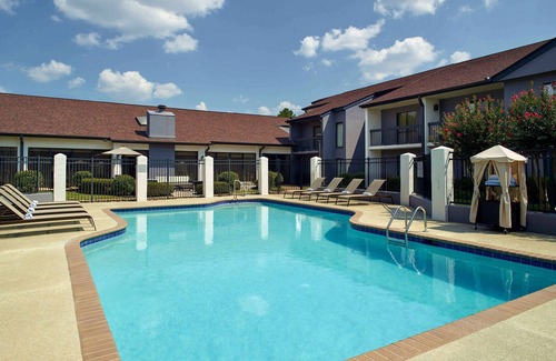 Norcross House | Pleasant Stay, Convenient Location! 4 Family-friendly Units, Free Parking, Pool