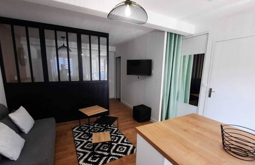 Agen Apartment | Pleasant T1 Bis Cathedral sector with private parking space