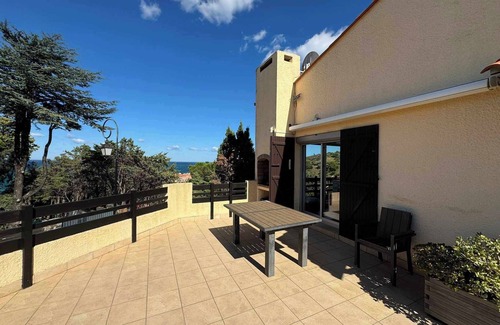 Collioure Villa | Pleasant villa, its panoramic view of the sea and its swimming pool.