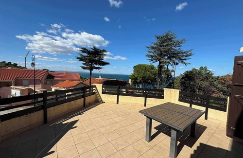 Collioure Villa | Pleasant villa, its panoramic view of the sea and its swimming pool.