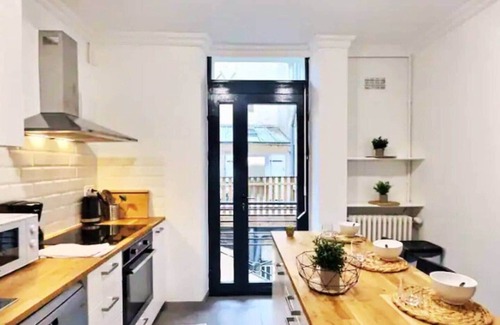 Downtown Angers Apartment | Plein center 8pers 4ch 2sdb, Terrace, billiard table
