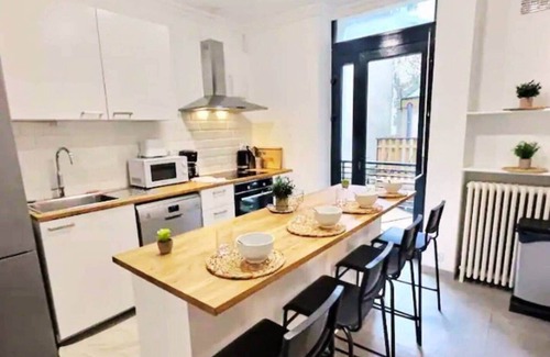Downtown Angers Apartment | Plein center 8pers 4ch 2sdb, Terrace, billiard table