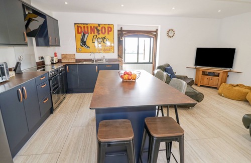 Huntley Cottage | PLOUGH SHARE, pet friendly, character holiday cottage in Huntley
