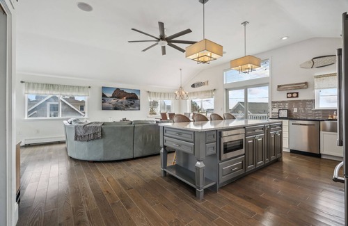 Newburyport House | "Plum Time" | Cozy Coastal Retreat | Water Views