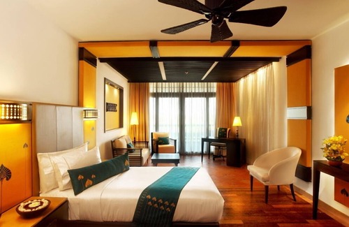 Vayalar Resort | Plumeria Lake Resort & Spa